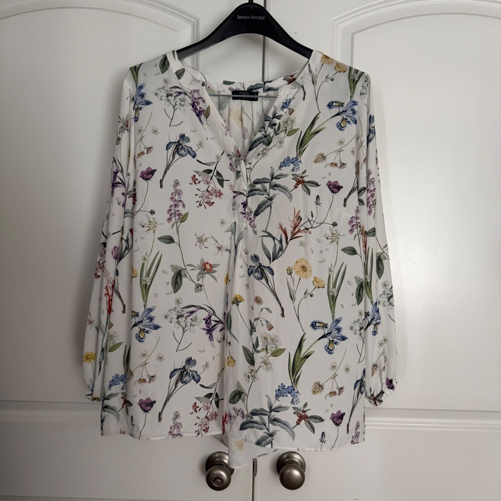 Tahari Woman Floral V-Neck Blouse White Multi Wildflower Print Top 1X Plus Size